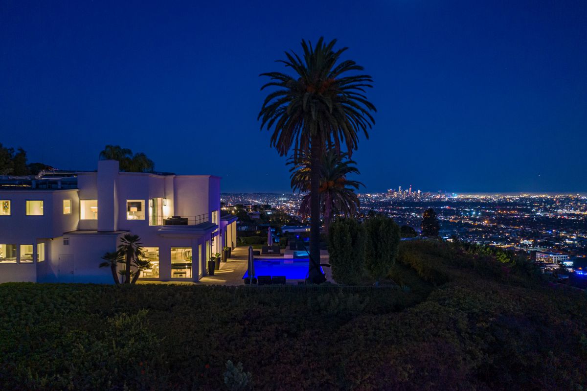 Los-Angeles-Mansion-on-Mockingbird-Place-for-Sale-at-48-Million-4_compressed