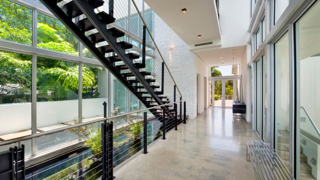 Luxurious-Modern-Miami-Beach-House-for-Rent-23