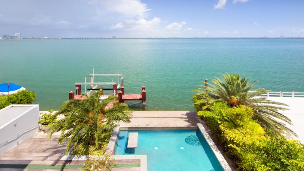Luxurious Modern Miami Beach House for Rent