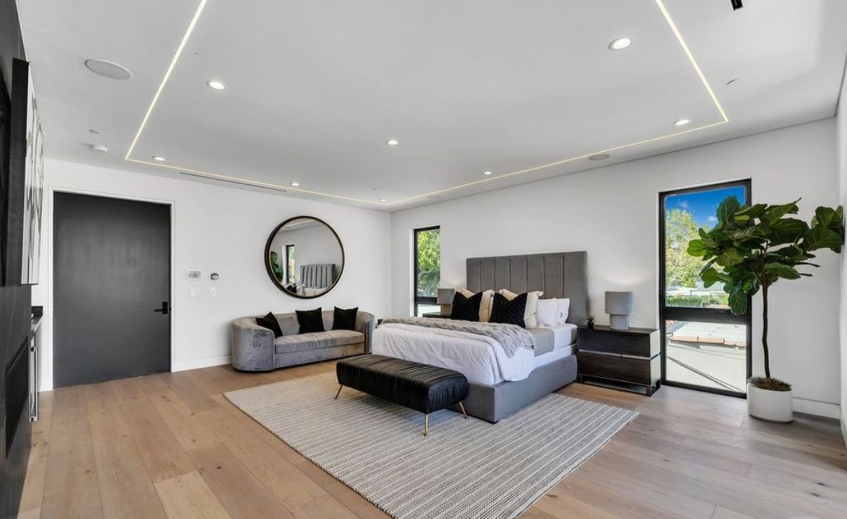 Magnificent-New-Construction-Home-in-Los-Angeles-asks-for-4.3-Million-11