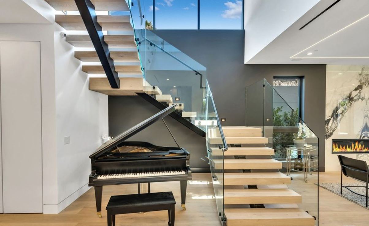 Magnificent-New-Construction-Home-in-Los-Angeles-asks-for-4.3-Million-13