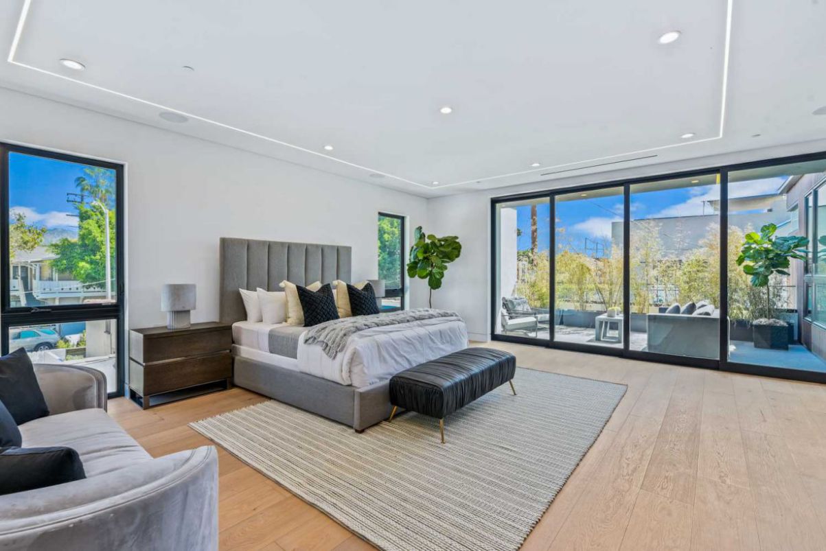 Magnificent-New-Construction-Home-in-Los-Angeles-asks-for-4.3-Million-23