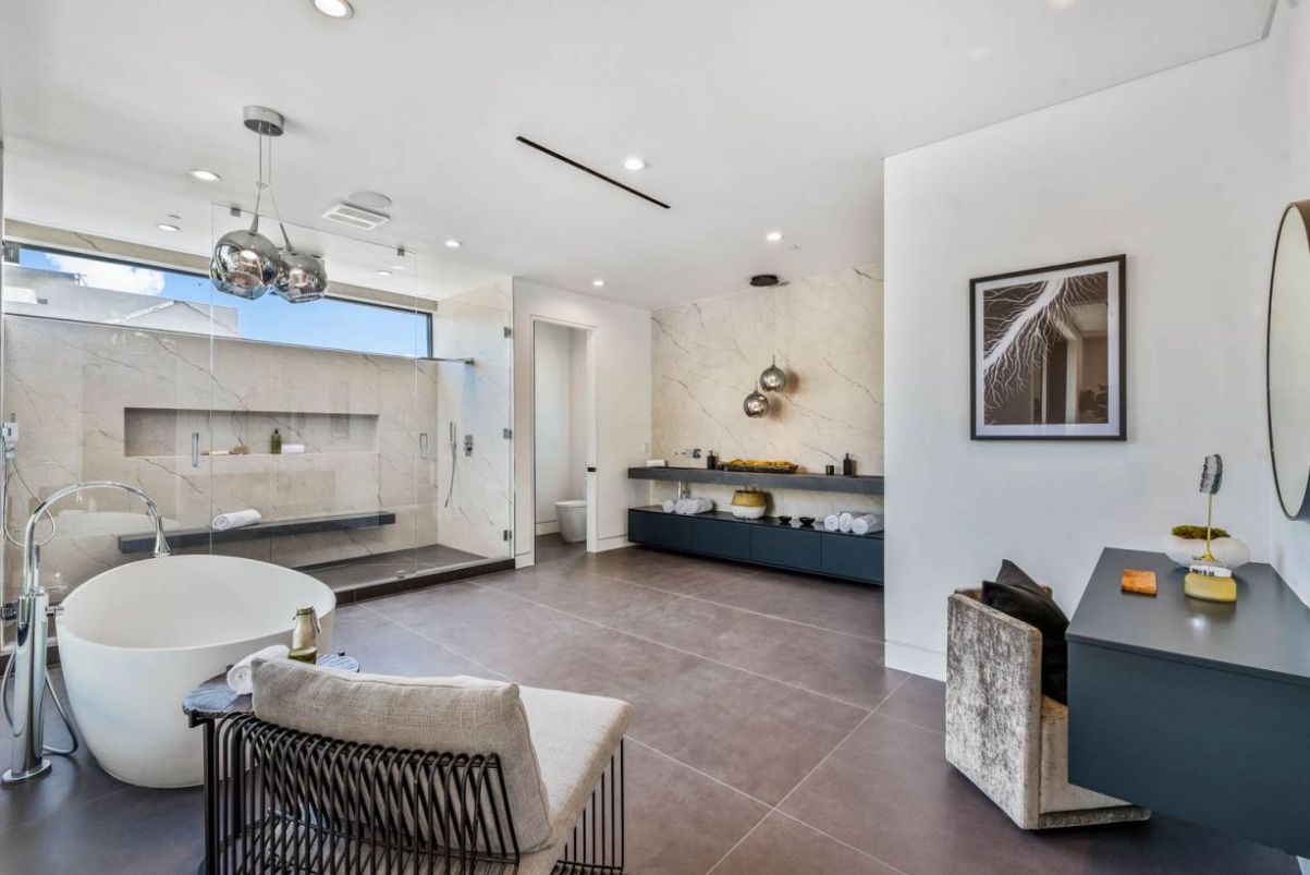 Magnificent-New-Construction-Home-in-Los-Angeles-asks-for-4.3-Million-25