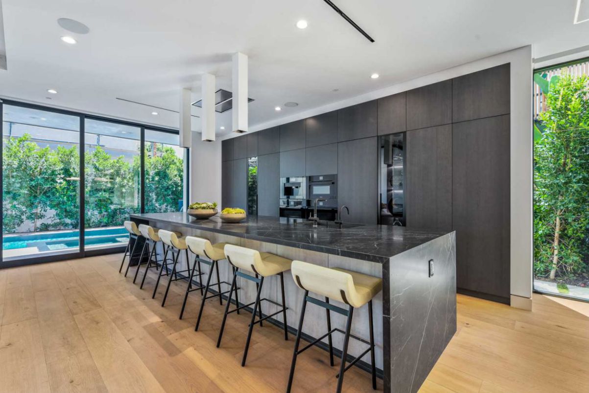 Magnificent-New-Construction-Home-in-Los-Angeles-asks-for-4.3-Million-27