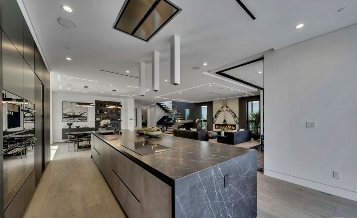 Magnificent-New-Construction-Home-in-Los-Angeles-asks-for-4.3-Million-7