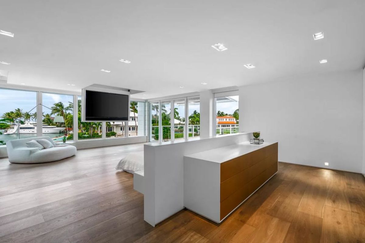 Mashta-Waterfront-Mansion-in-Key-Biscayne-for-Sale-14