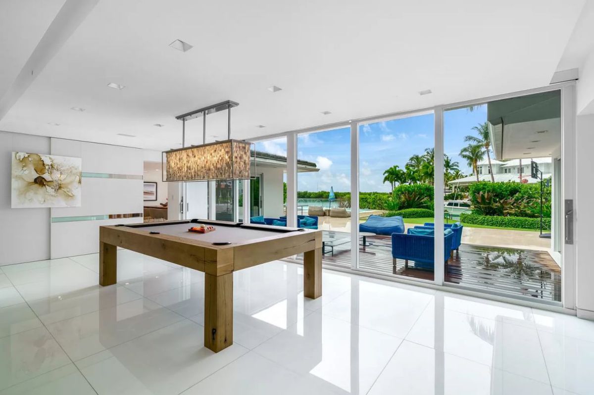 Mashta-Waterfront-Mansion-in-Key-Biscayne-for-Sale-2