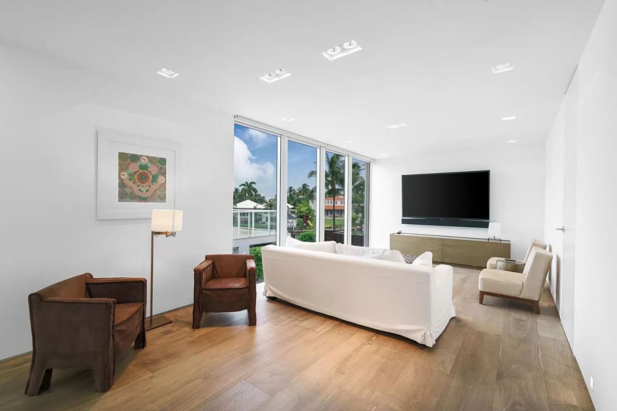 Mashta-Waterfront-Mansion-in-Key-Biscayne-for-Sale-21