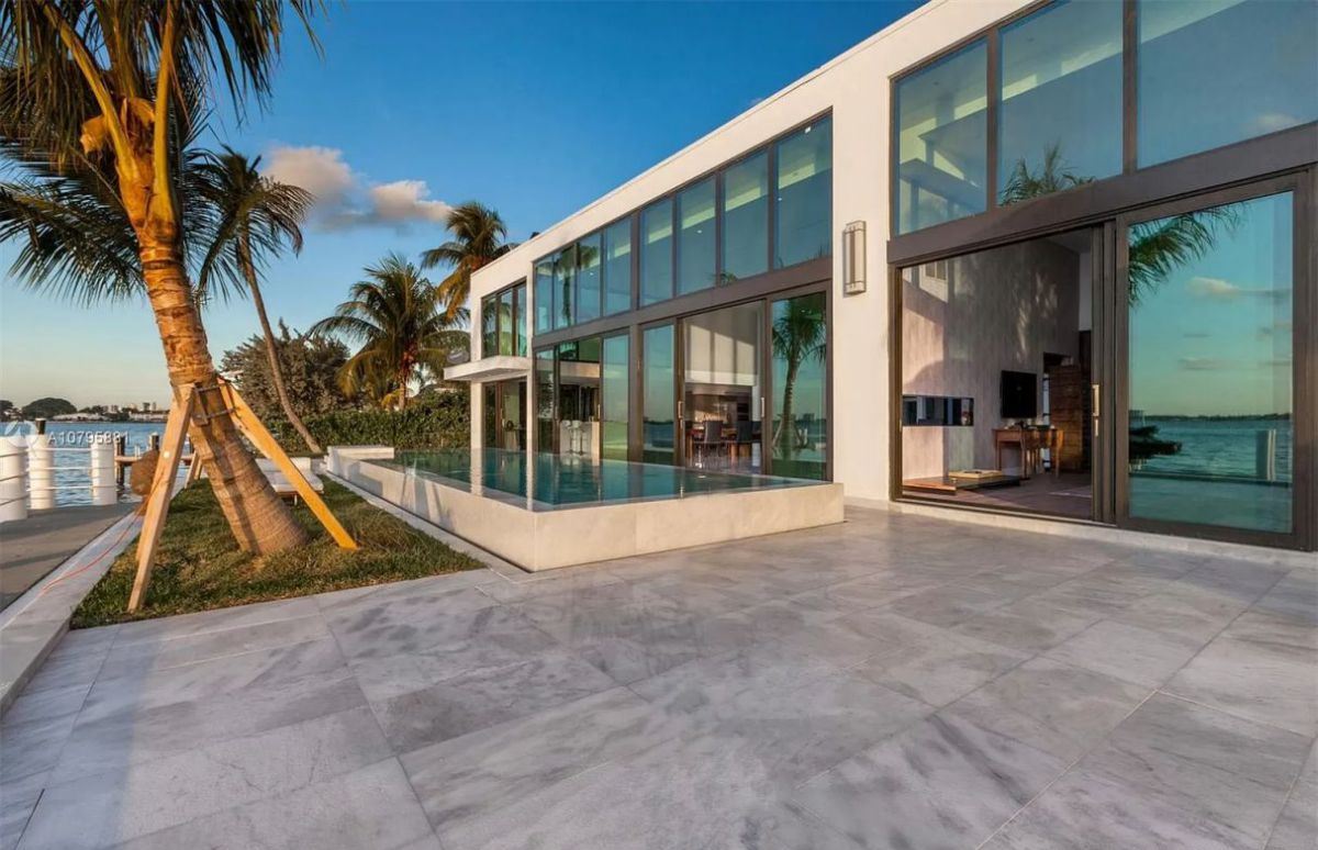 Miami-Beach-Florida-Brand-New-Home-on-Market-28