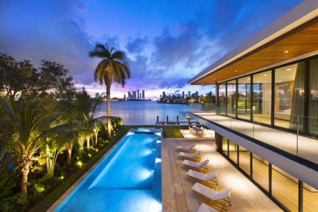 Miami Beach Modern Waterfront Home By In Site Design Group LLC 12 1024x684 