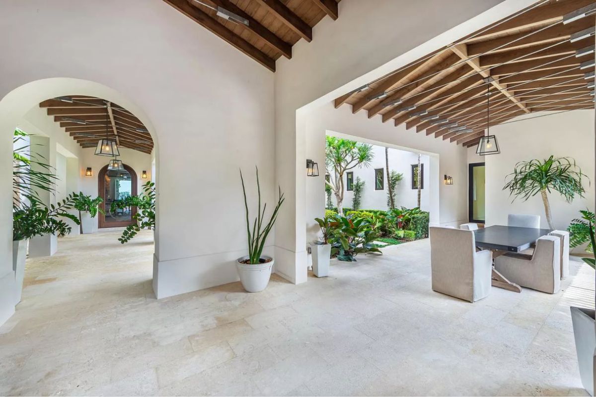 Miami-Beach-Resort-Style-Home-for-Sale-23