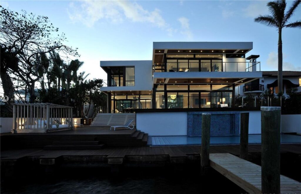 Miami House on the Prestigious Belle Meade Island for Sale