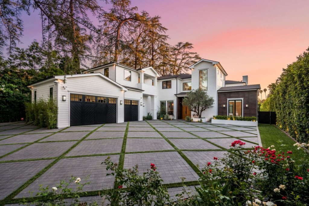 Modern Farmhouse in Encino Provides the Ultimate Luxury