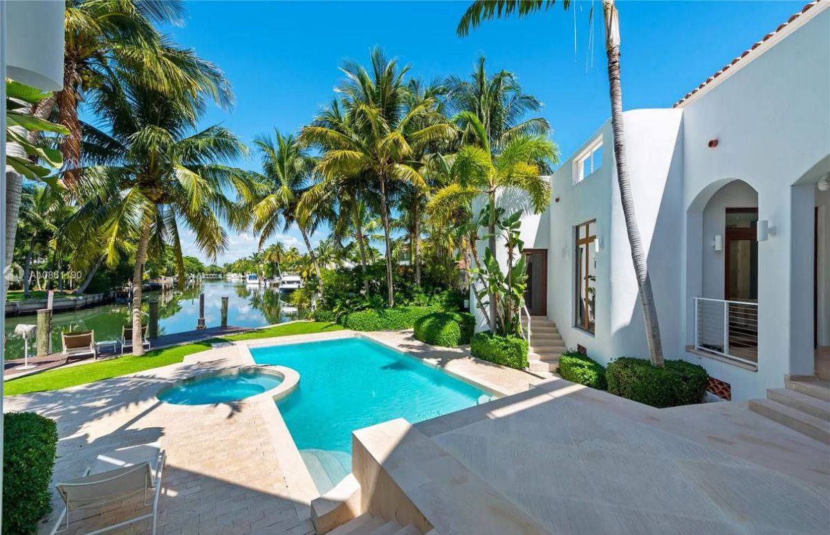 Modern-Mediterranean-Key-Biscayne-House-for-Sale-11