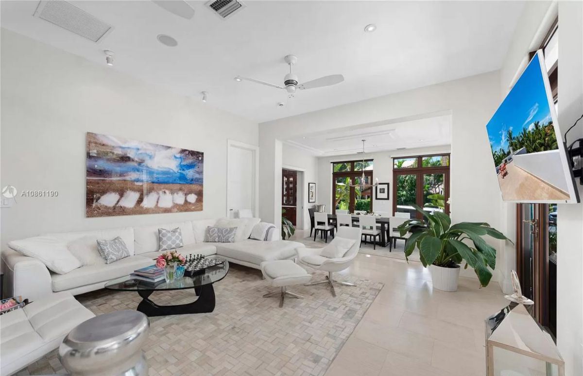 Modern-Mediterranean-Key-Biscayne-House-for-Sale-15