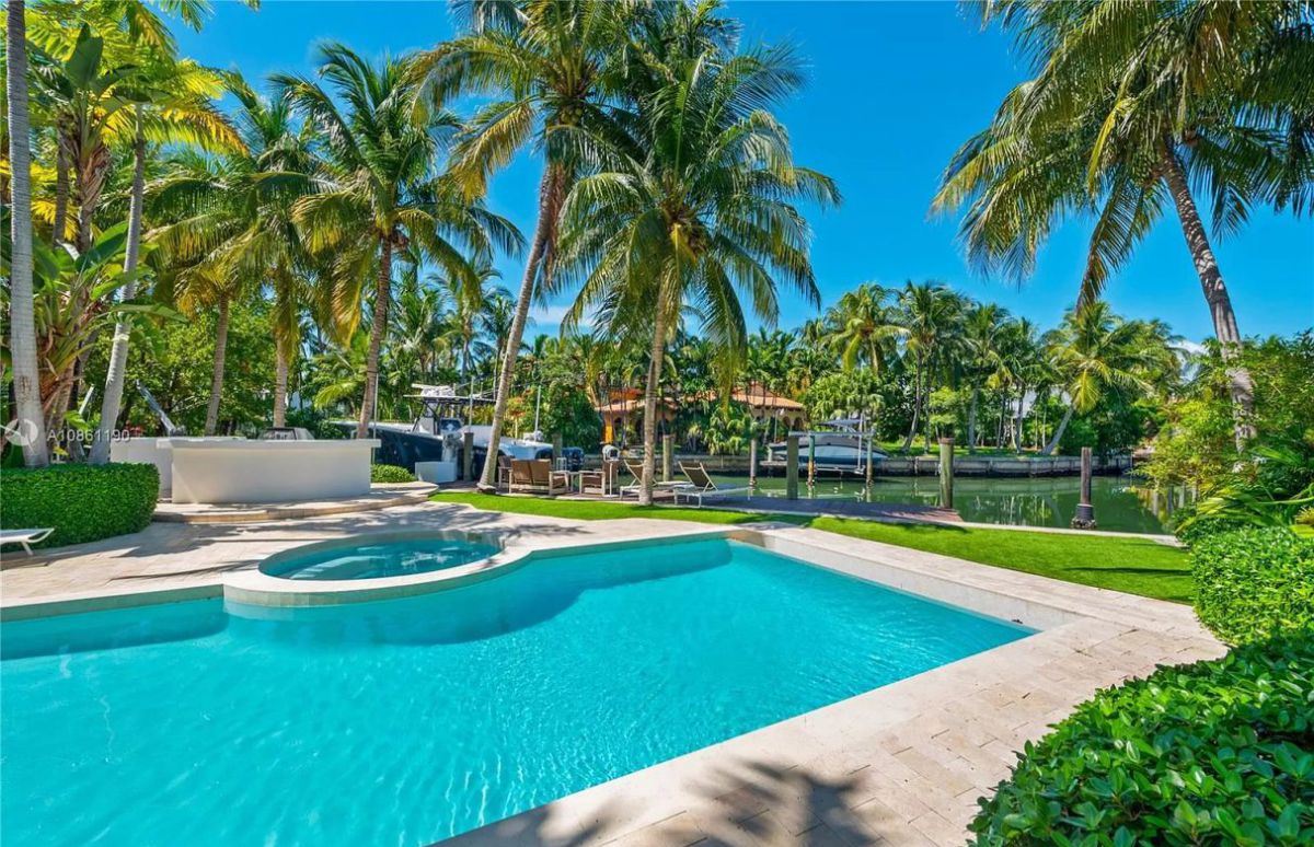 Modern-Mediterranean-Key-Biscayne-House-for-Sale-28