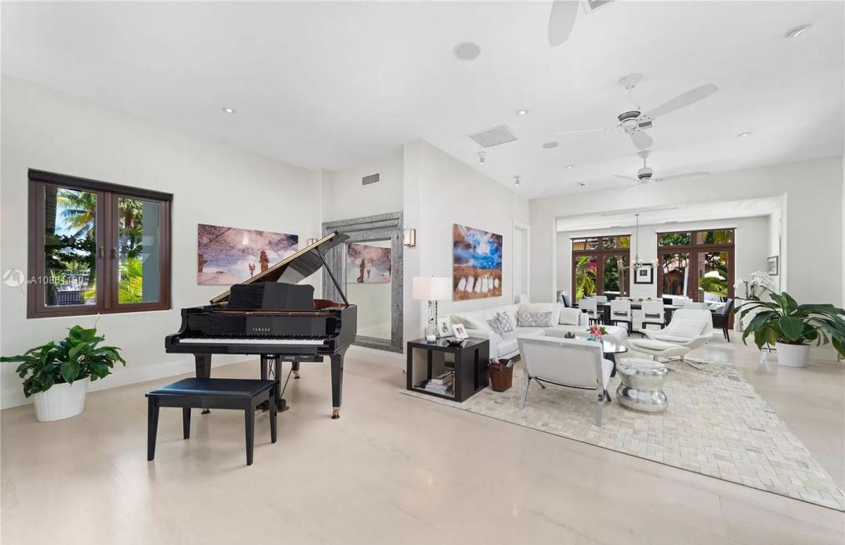 Modern-Mediterranean-Key-Biscayne-House-for-Sale-8