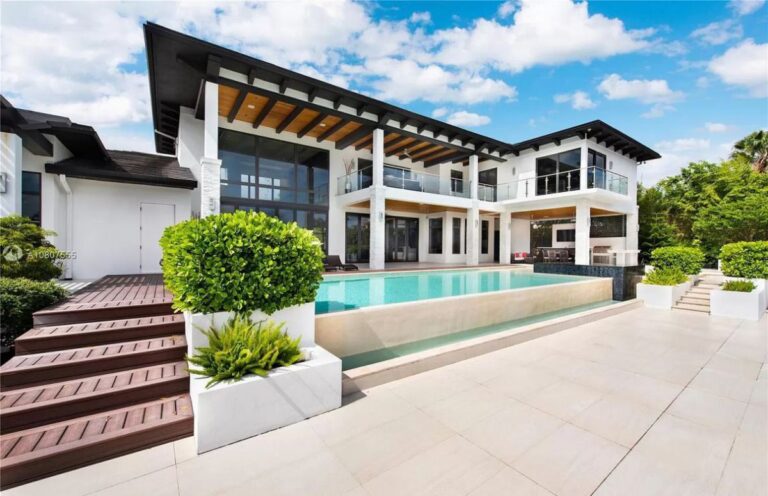 New Built Waterfront Home in Florida for Sale at $4.45 Million