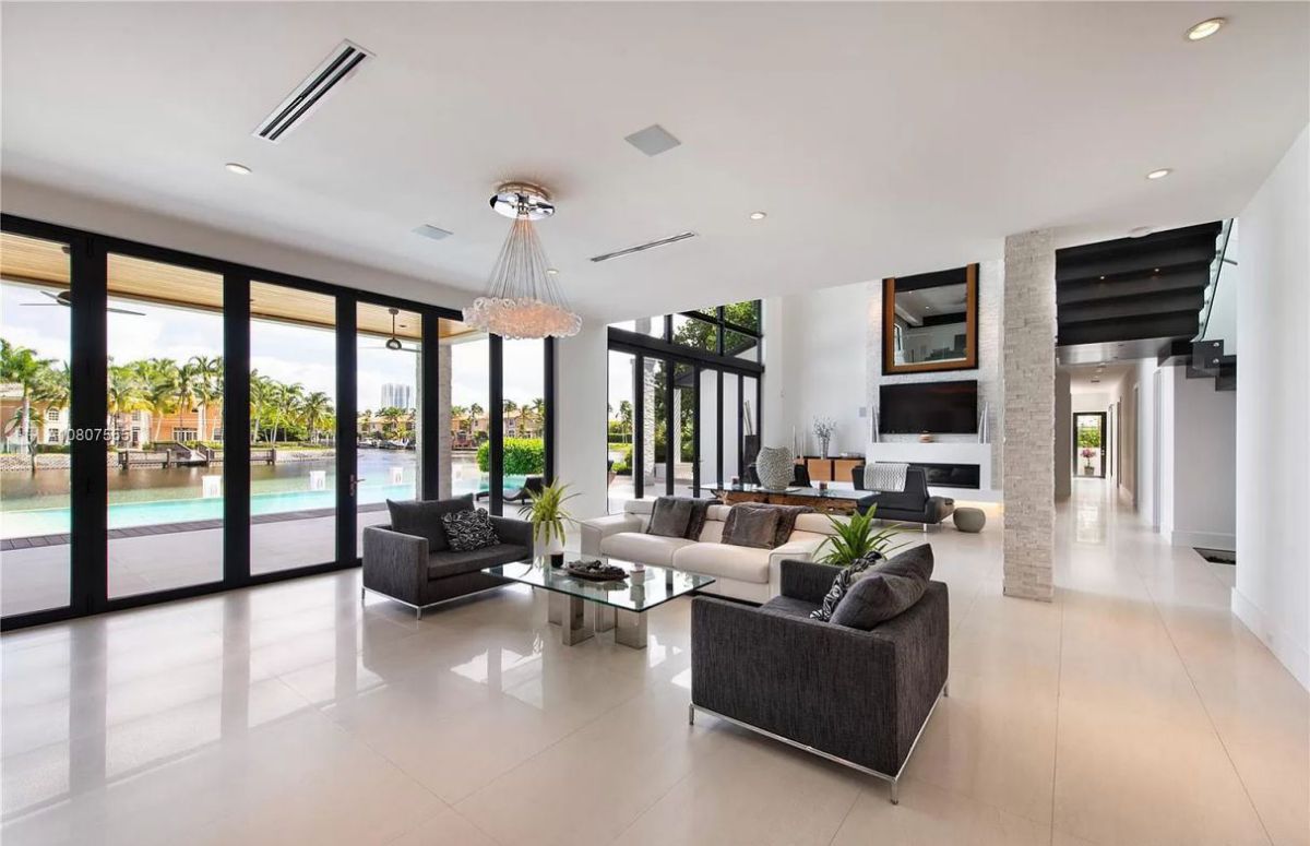 New-Built-Waterfront-Home-in-Florida-for-Sale-7