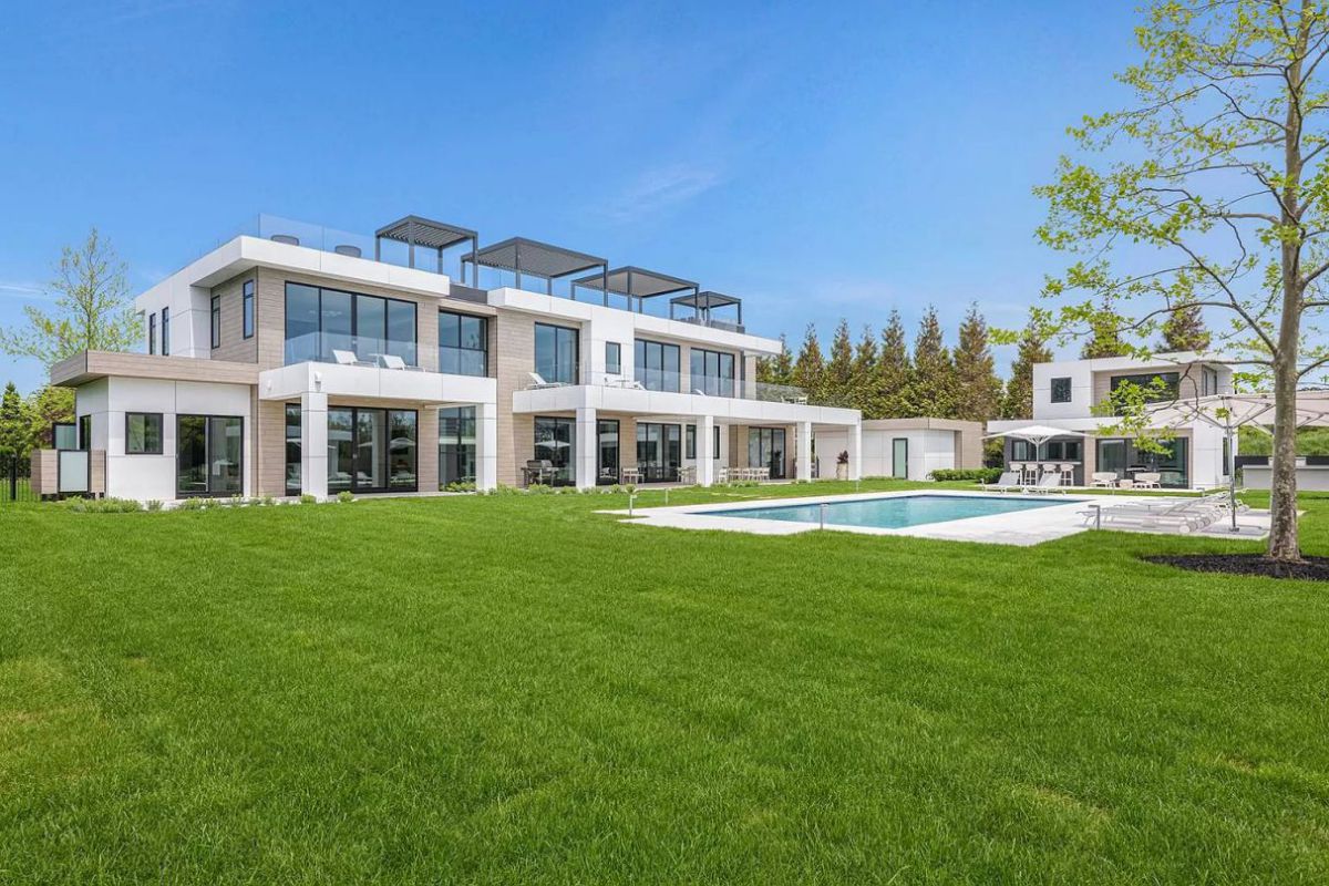 Newly-Built-Sandpiper-Modern-Estate-in-Riverhead-for-Sale-31