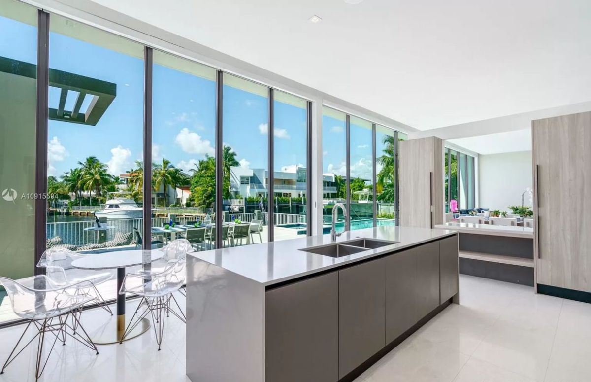 North-Miami-Beach-Modern-Home-with-Yacht-Dockage-7