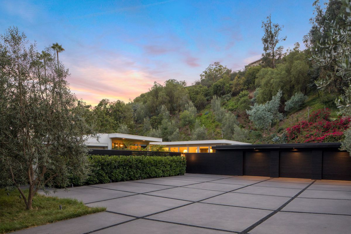 Perfect-Beverly-Hills-Mid-Century-Modern-Home-1