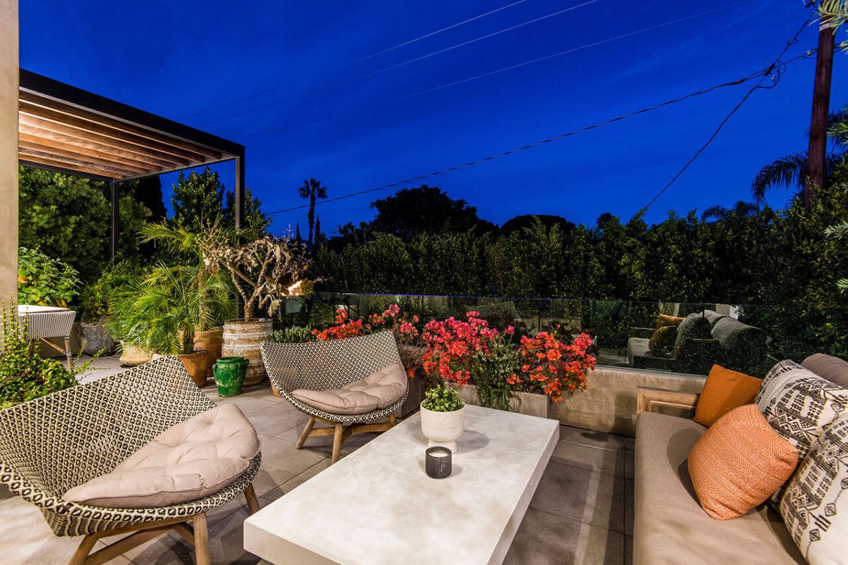 Refined-Architectural-West-Hollywood-House-for-Rent-13