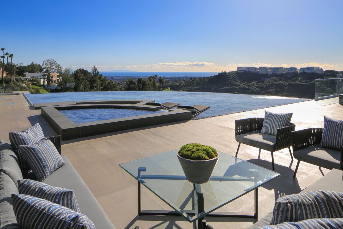 Timeless-Sophisticated-Bel-Air-Estate-by-Architecture-West-Inc-15