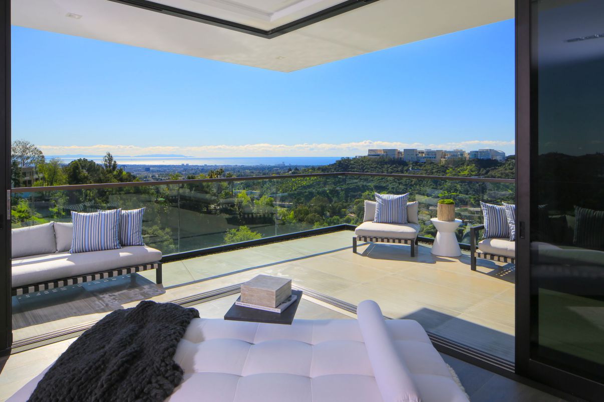 Timeless-Sophisticated-Bel-Air-Estate-by-Architecture-West-Inc-21