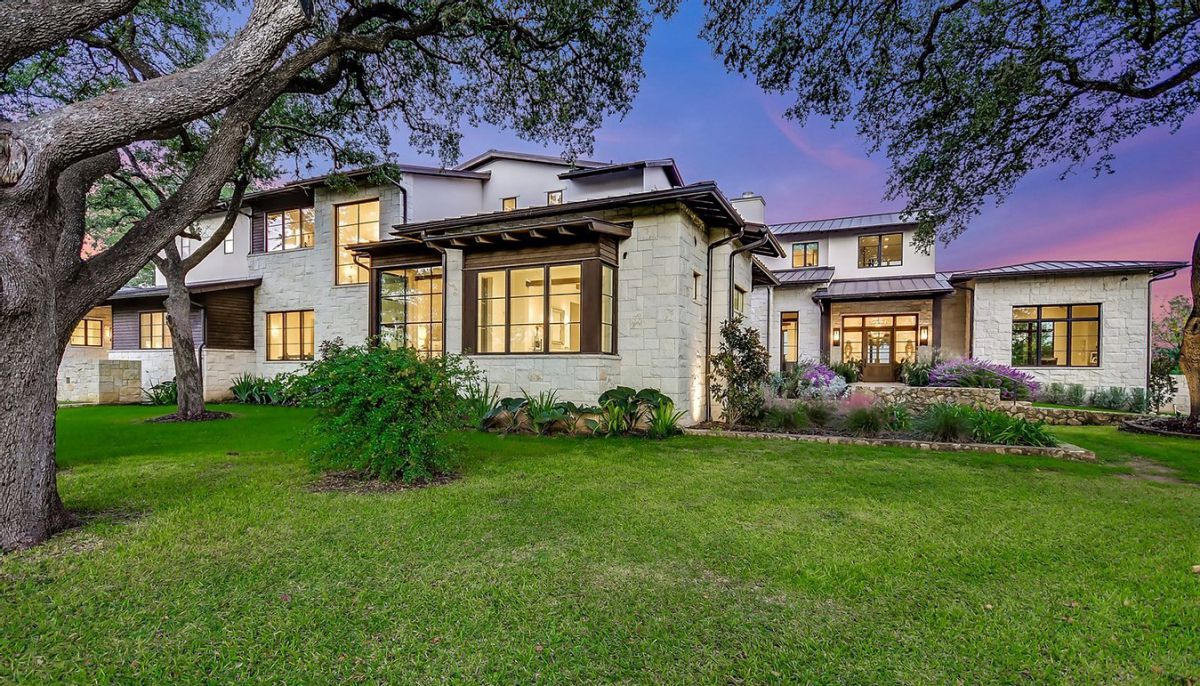 Transitional-Texas-Residence-in-Austin-by-Cornerstone-Architects-21