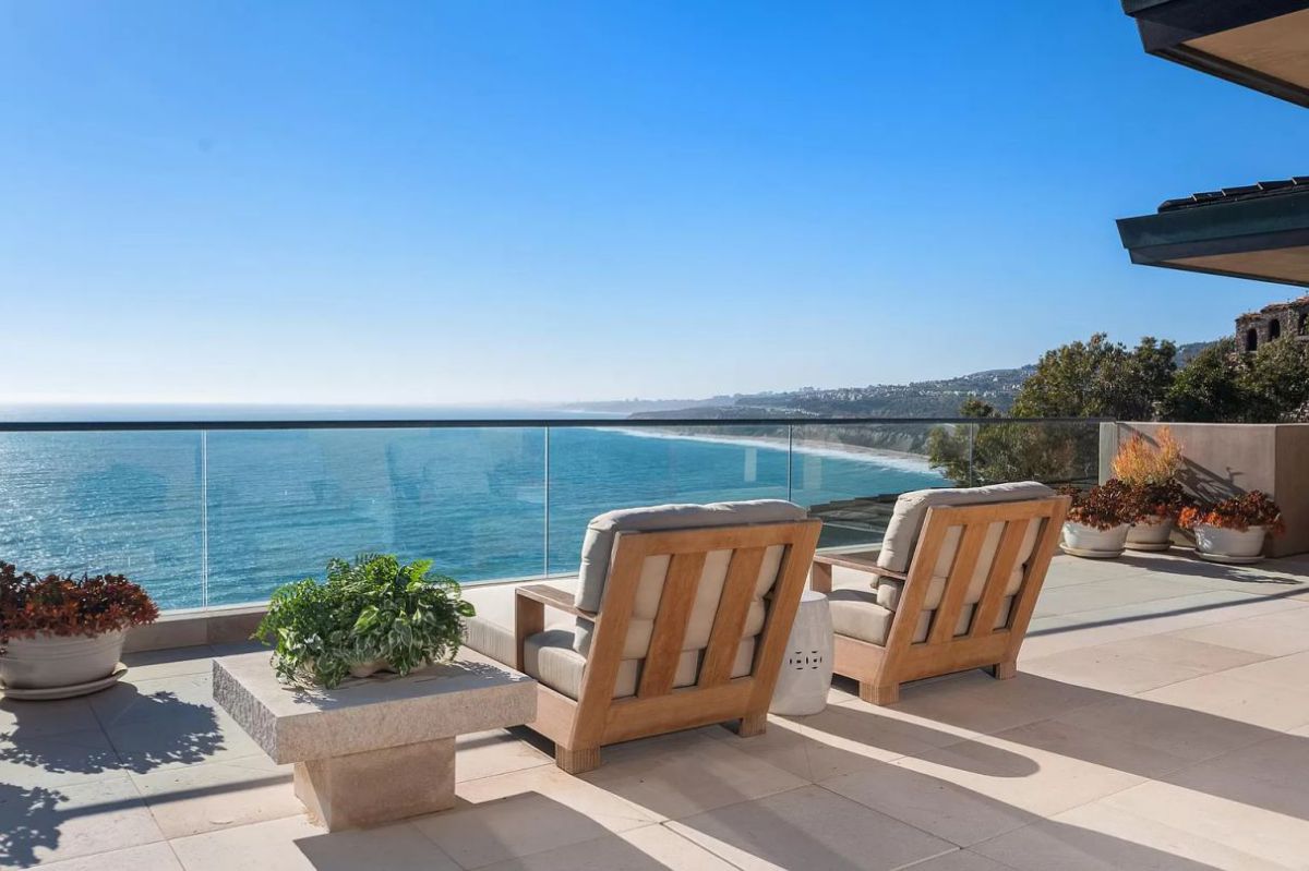 Unmatched-Laguna-Beach-House-with-Shimmering-Views-22