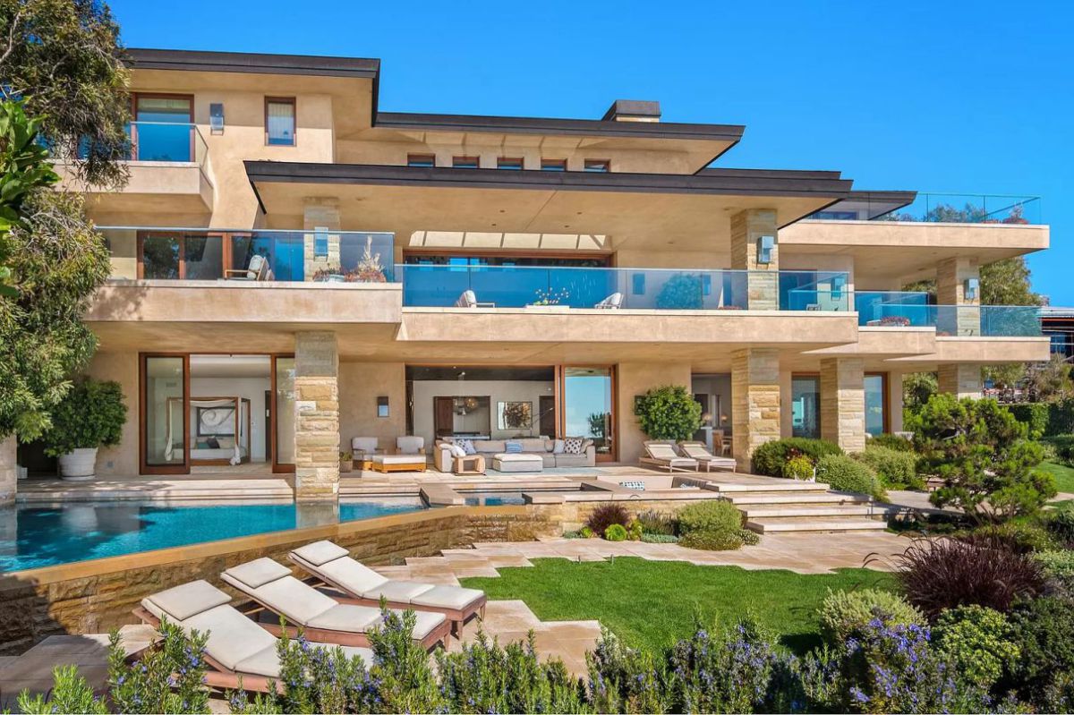 Unmatched-Laguna-Beach-House-with-Shimmering-Views-29