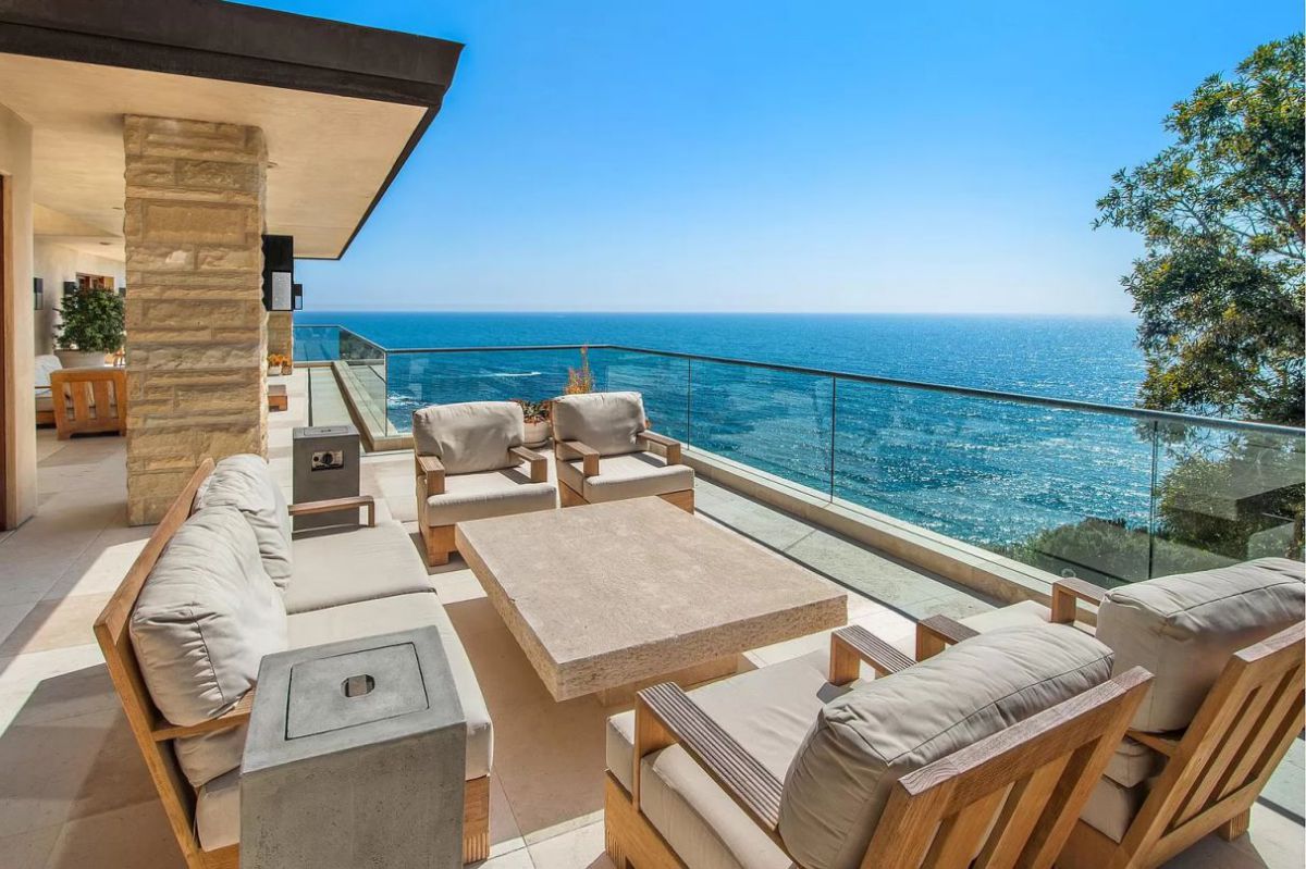 Unmatched-Laguna-Beach-House-with-Shimmering-Views-9