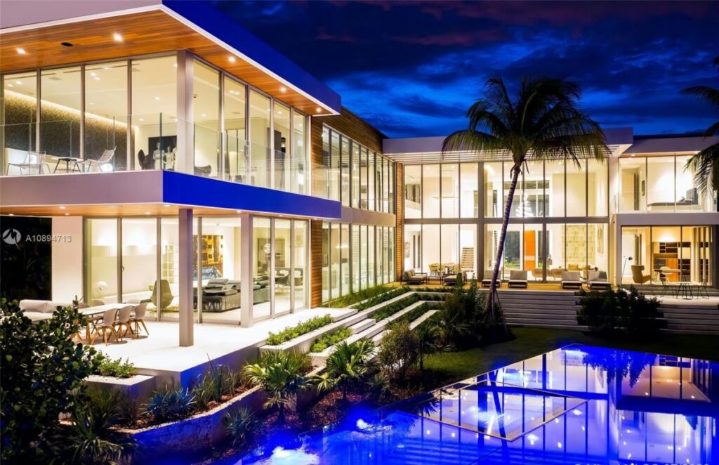 Unparalleled Sabal Palm Modern House in Florida for Sale