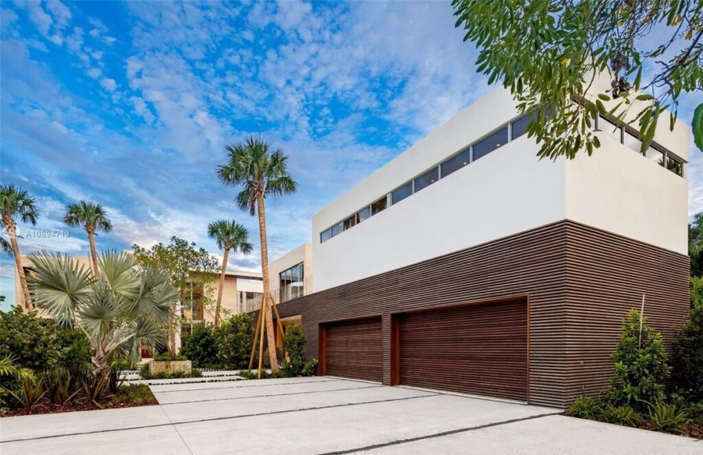 Unparalleled Sabal Palm Modern House in Florida for Sale