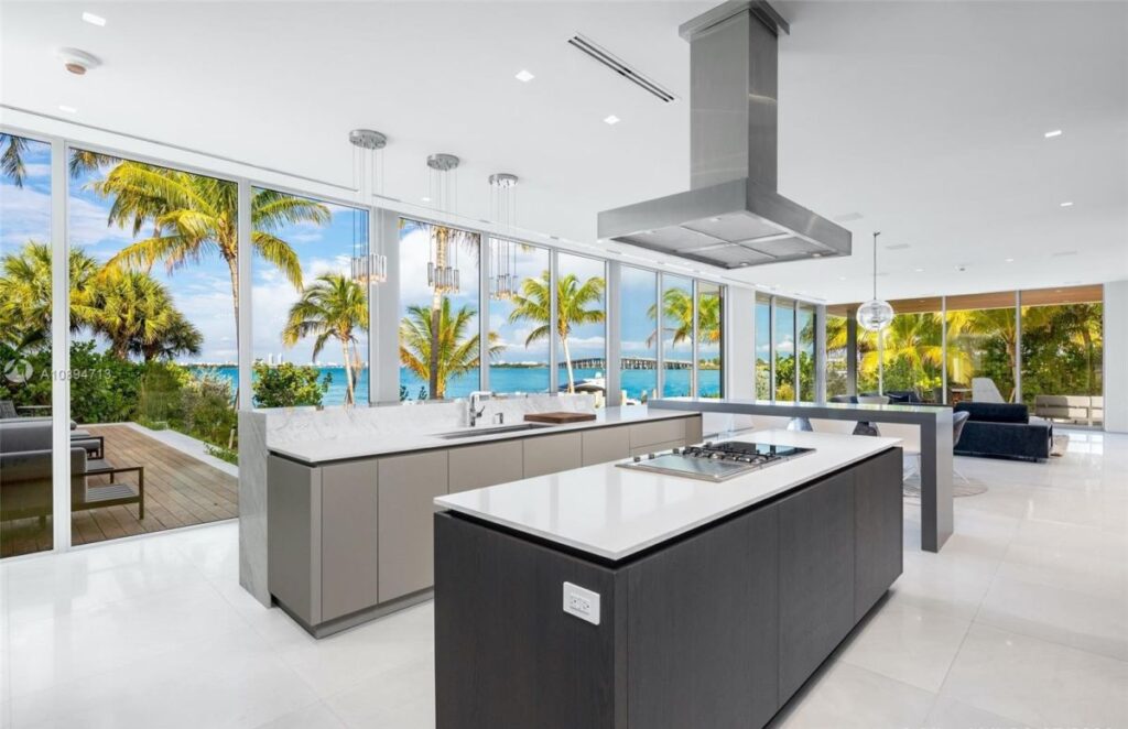 Unparalleled Sabal Palm Modern House in Florida for Sale