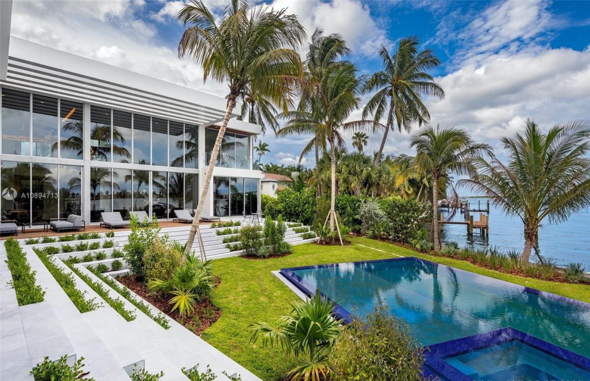 Unparalleled-Sabal-Palm-Modern-House-in-Florida-for-Sale-20-Million-30