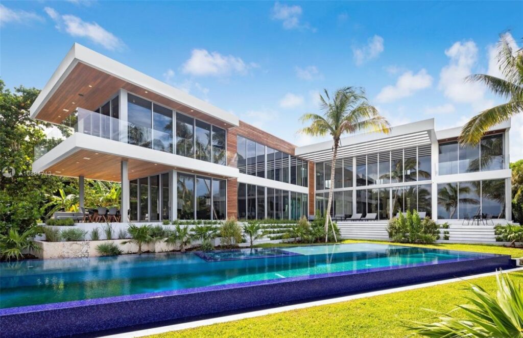 Unparalleled Sabal Palm Modern House in Florida for Sale