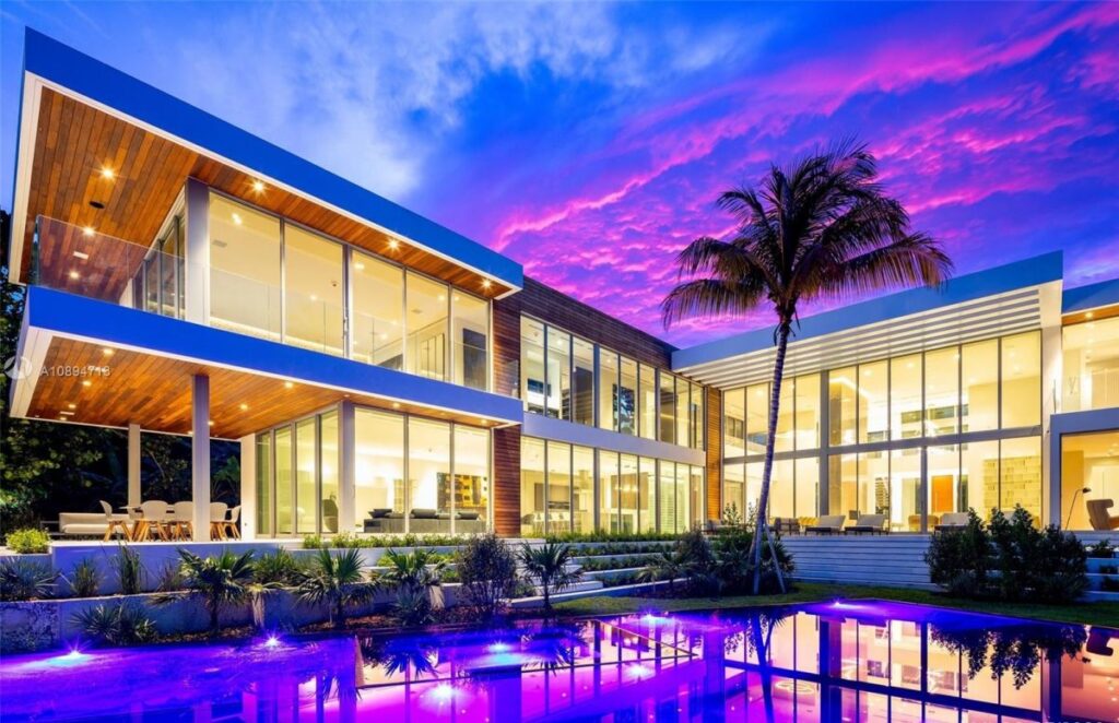 Unparalleled Sabal Palm Modern House in Florida for Sale