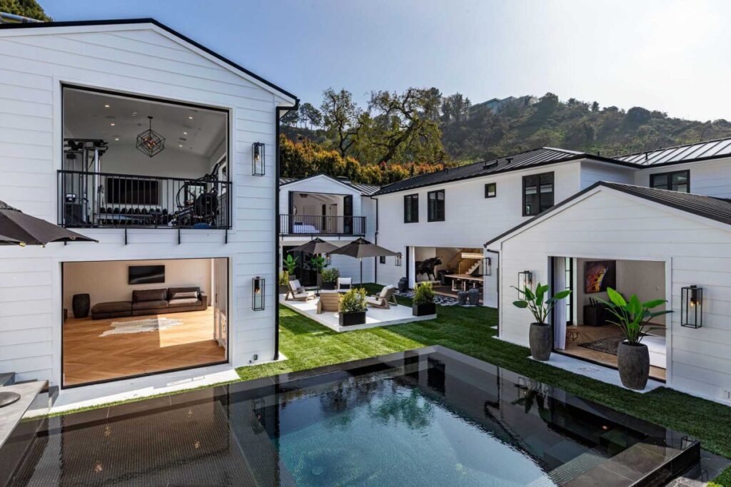 Brand New Home in Beverly Hills offers Exquisite Architecture