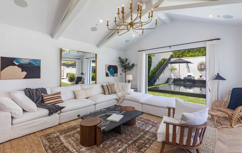 Brand New Home in Beverly Hills offers Exquisite Architecture