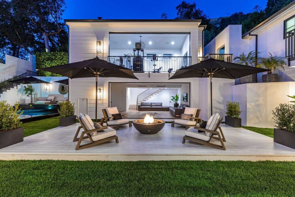 Brand New Home in Beverly Hills offers Exquisite Architecture