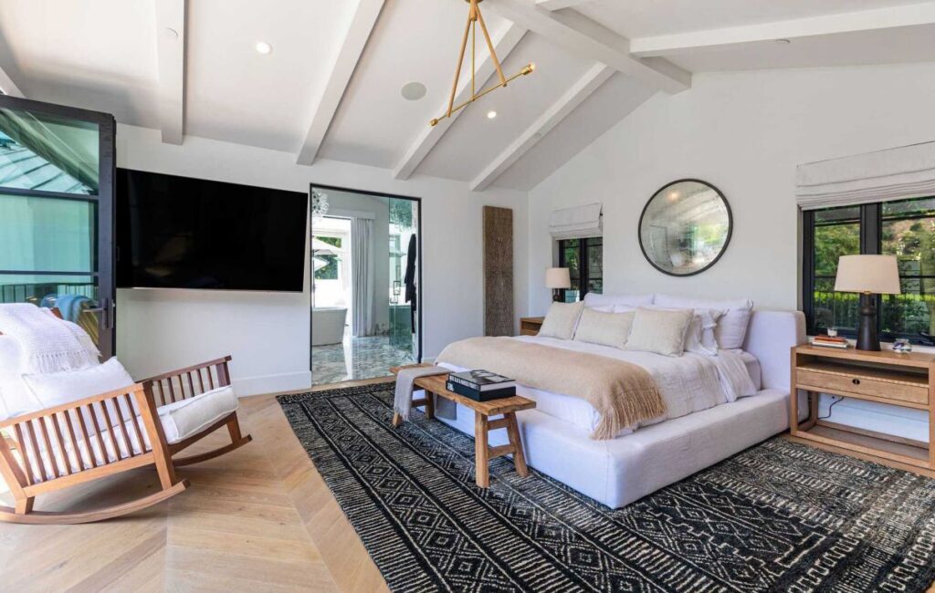 Brand New Home in Beverly Hills offers Exquisite Architecture