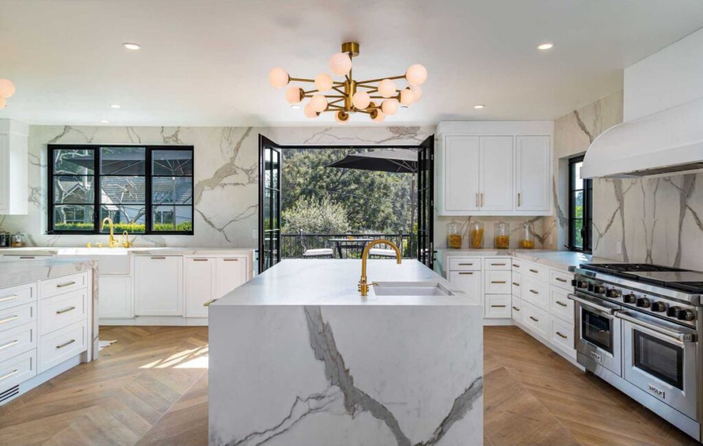 Brand New Home in Beverly Hills offers Exquisite Architecture