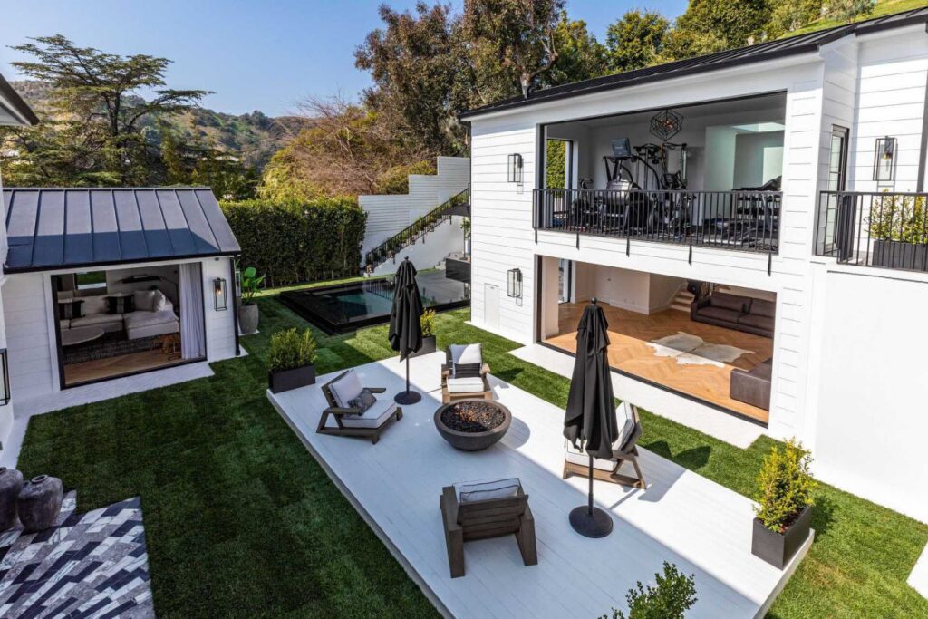 Brand New Home in Beverly Hills offers Exquisite Architecture