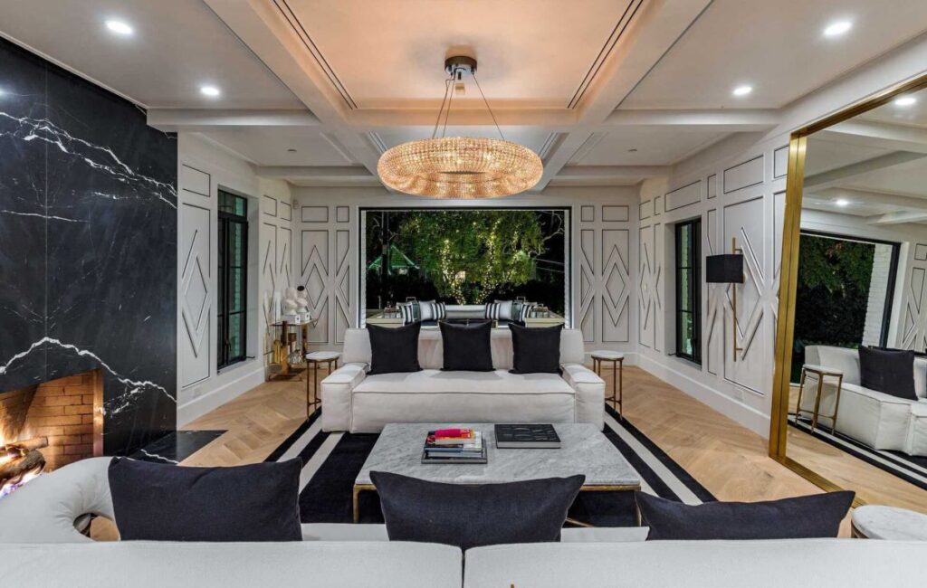 Brand New Home in Beverly Hills offers Exquisite Architecture