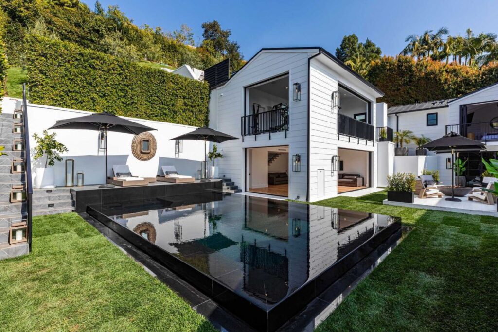 Brand New Home in Beverly Hills offers Exquisite Architecture