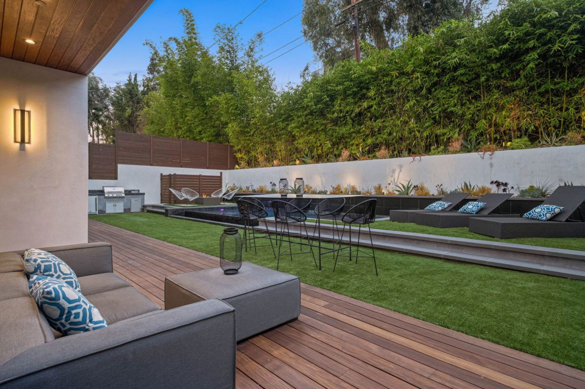 A-Brand-New-Modern-Home-for-Sale-in-Pacific-Palisades-30