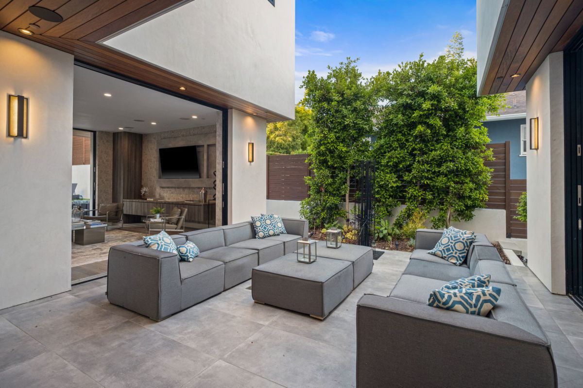 A-Brand-New-Modern-Home-for-Sale-in-Pacific-Palisades-7