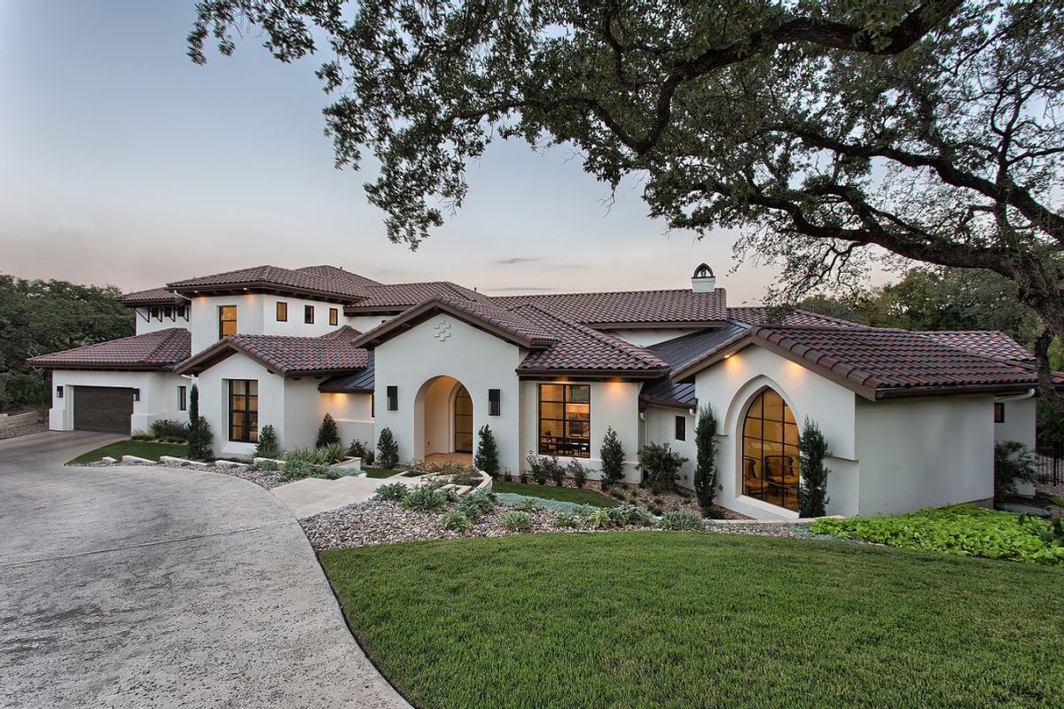 A-Mediterranean-Style-Home-in-Fort-Worth-by-Cornerstone-Architects-2